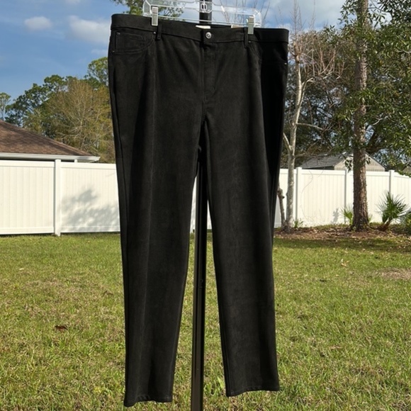 New Chico’s ultimate fit pants w/ pockets - Picture 2 of 16